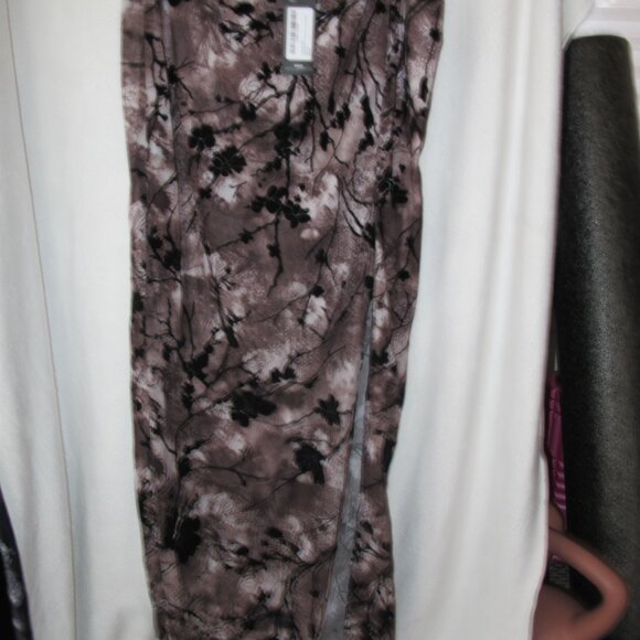 NWT - PrettyLittleThing Brown Floral Side Slit Skirt - Picture 2 of 14